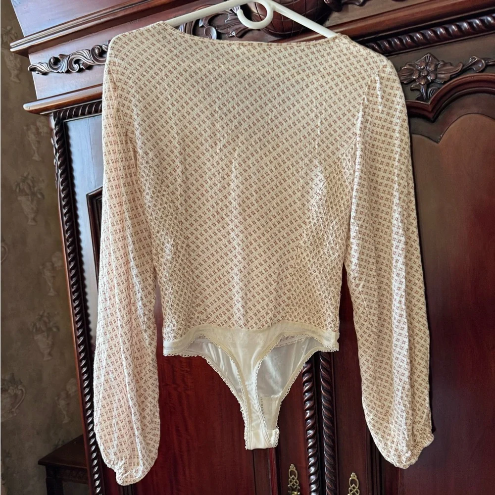 FREE PEOPLE SUNNY MEADOWS TIE FRONT FLORAL BODYSUIT WHITE TAN XS